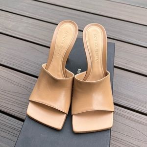 Bottega Veneta Stretch Leather Mules Nude size 35 NEW